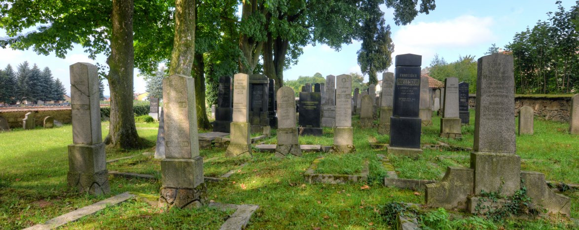 Jewish Cemetery / Єврейський цвинтар