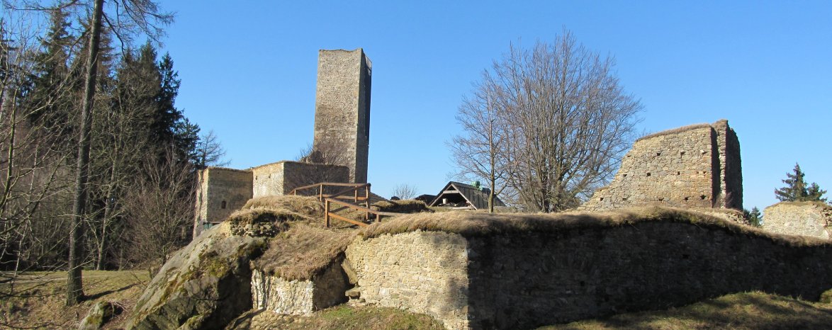 Ruins of Orlik Castle / Руїни замку Орлик